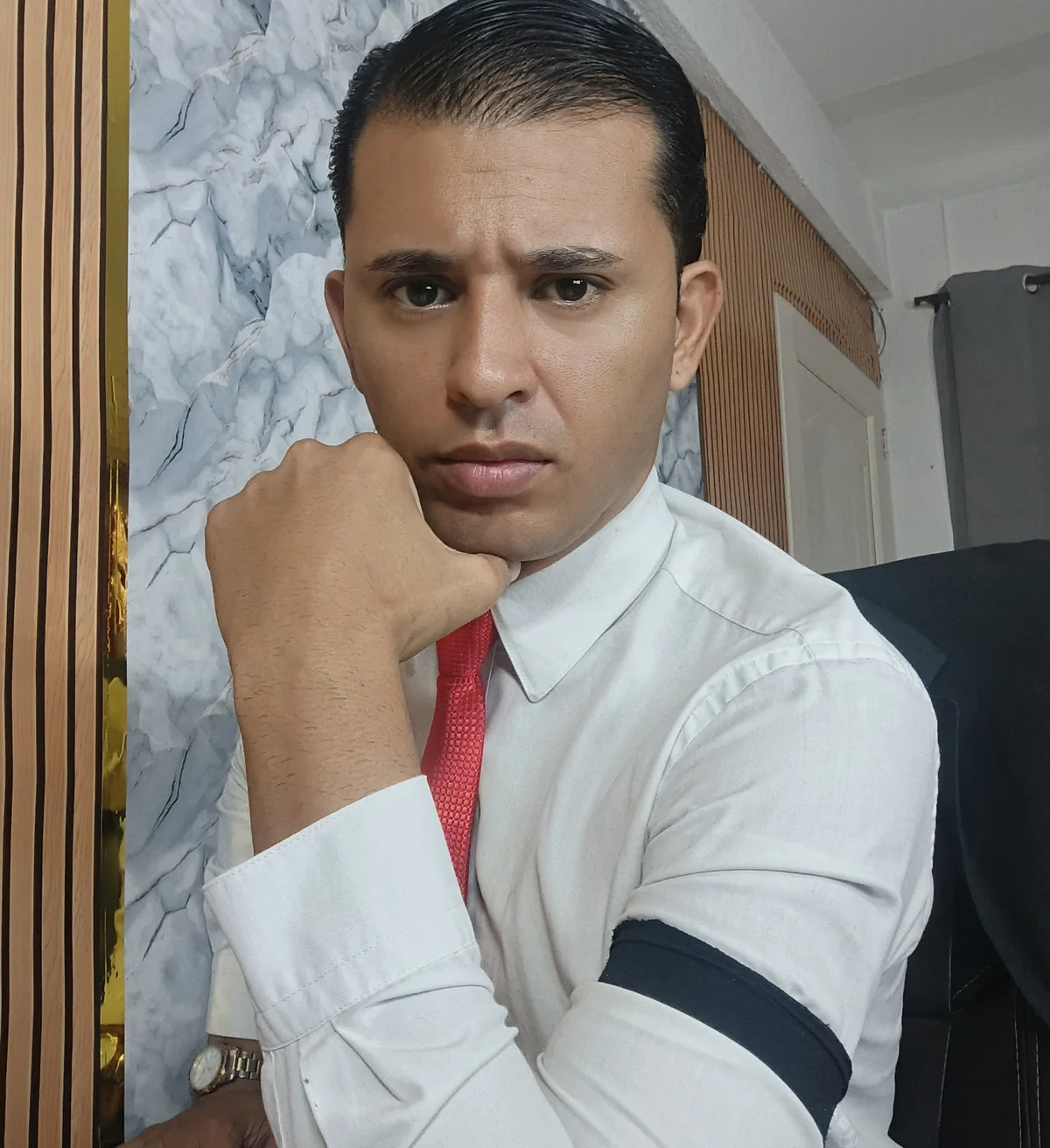 Hideintheoffice immagine di tendenza 3813