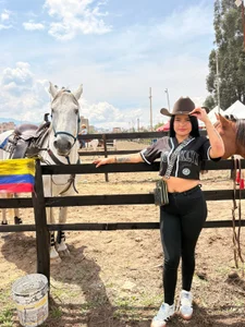 AntonellaStorm_ Public Poză 7