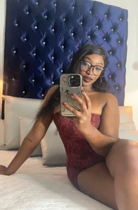 YallianaBrooks I can be sweet... or quite the opposite 😈 Foto 8