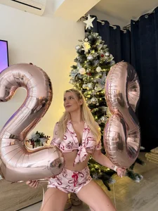 Ella_CharmHappy 28th to Me Bild 2