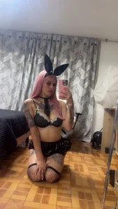 Lucia_evans21 a cute pink haired girl รูป  7