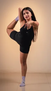 EmmaRose___のLET'S WARM UP?の 2枚の写真