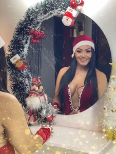 black_ambar Christmas 2025 Pic 6