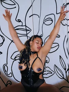 All yours de Selket11  2 photos