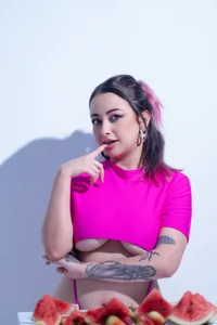 Would you try the watermelon on my body? 🍉✨ de SarahCastro1_  4 Imagens