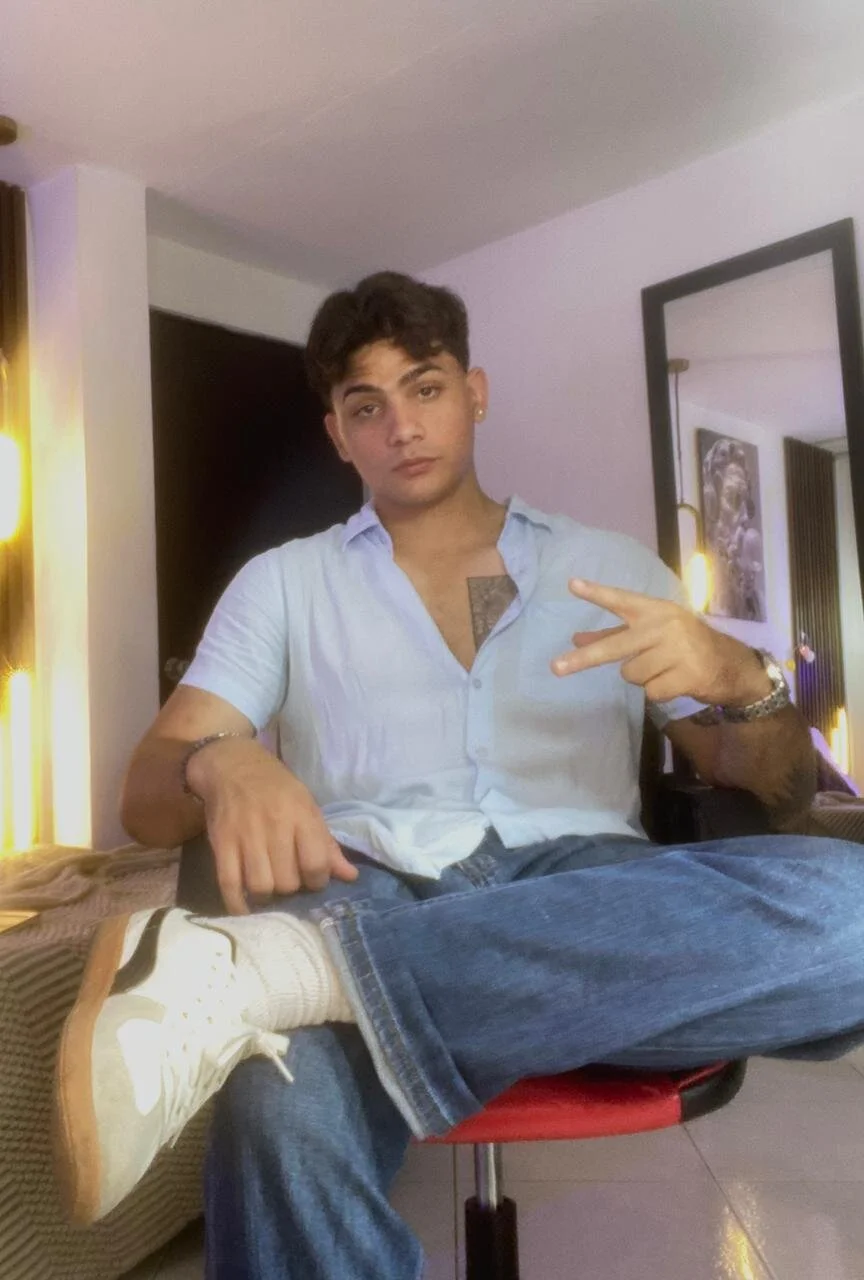 MrAdonis_ Trending Plaatje 8960