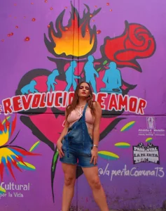 CandyQueenGold Take you for a walk in the city Bilde