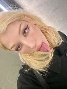 Zdjęcia SallyCha silly pics w my tongue out: 