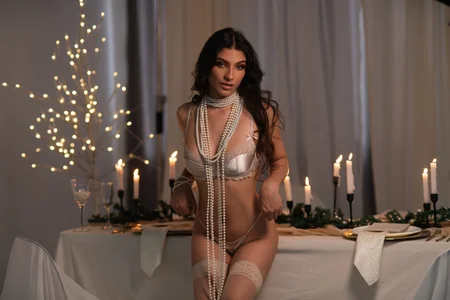 RachelDuque White Bilde