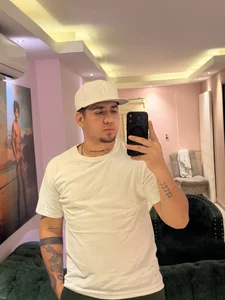 Iam_Josue- Public Pic