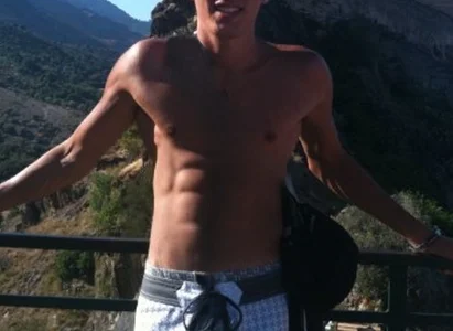 A_Shy_French_Guy Public Pic 2