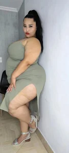 Clarigil Do you like it better with the dress or without it? 🔥🔥 Hình 3