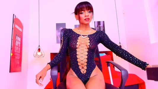 hilary_banks1 Black🖤  8. fénykép