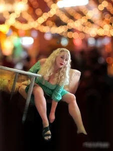 mira_robinsonnn EMPRESS Pic 2