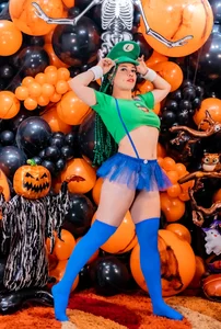 CaroFisher a nice halloween 🥵 Foto 3