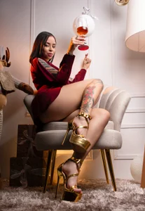 NaiaWhisper"If you let yourself go, I promise a warm, intimate Christmas made just for us"🎄🎁🎊💋图片