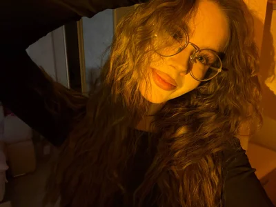 Straight or curled hair? de DebraSchneider  4 photos