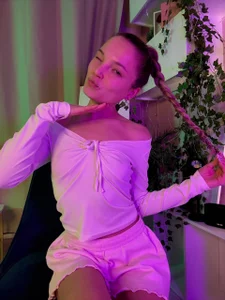 JulieLupojust sexy Bild