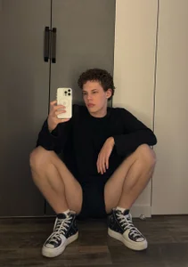 Hot_Adam_ Public  4. fénykép