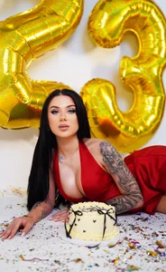 CarolinePrescott 20 Something Bilde 2
