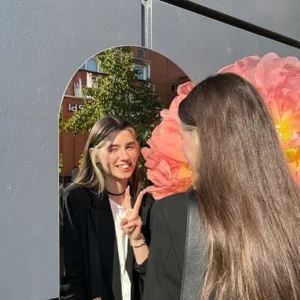 AntonettaTarring and I also love flowers Pic