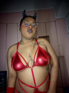 caliyah_curves 💋 Red whirlwind🔥 😉 Gambar 2