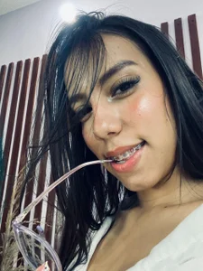 EMILYALEJANDRA secretary Pic