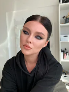 Angela_Fosterr My makeup صورة واحدة|Angela_Fosterr My makeup صورتان|Angela_Fosterr My makeup  2 صور|Angela_Fosterr My makeup  2 صورة