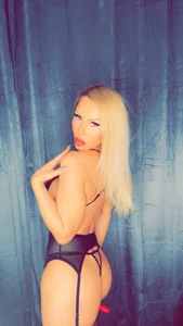 AnikaSunshine Black or Red it's suits me Pic 2