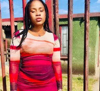 Linda_Bombshell: Public ( 2 фото)