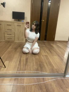 LoyceSwarm cute outfit Pic 5