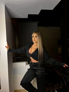 SophieBarnett I'm the queen of your fantasies Pic