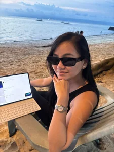 ArmidaLyster sexy Foto 2