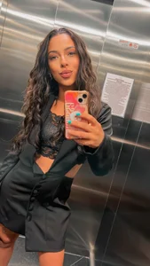 leelecarolinna Public Pic 2