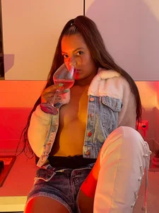 Daila_20_ DO YOU WANT ME TO COOK FOR YOU? Pic 2