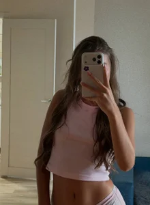 Can I distract you from all your worries for a little while? 💋😉 de SameFillet  2 Imagens