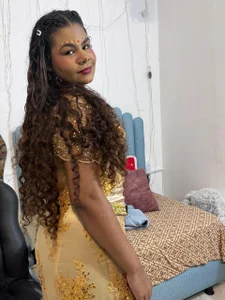 yaazhinii Public Billede