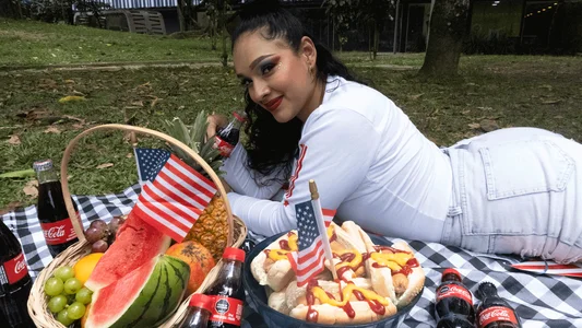 EMILYY_FOXY 🎉 For My USA Followers! Kuva