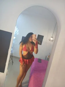 layla__smith Hi  3টি ছবি