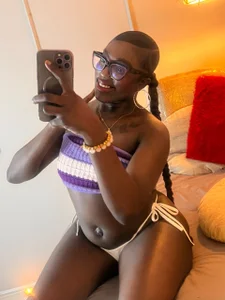 nylaroyale_cr LOOK AND TRY A LITTLE OF ME 😏 Εικόνα 4
