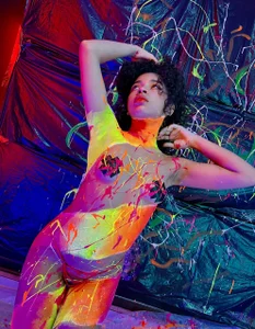 lucie_petite body paint Immagine  4