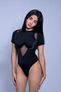 _kyraa_ kullanıcısının 🔥🤍 The perfect contrast ... do you dare?👅 albümü -  7 fotoğraf