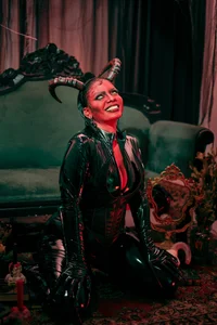 Nicolemorelli2: Gate Of Hell ( 4 фото)