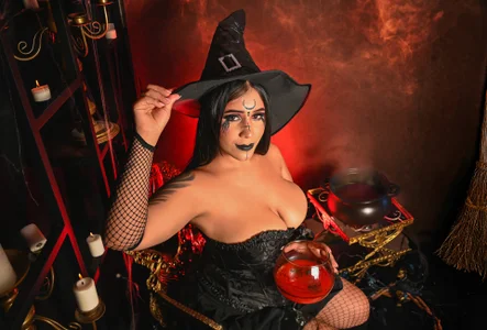 SheylaBakerr Be careful! You might fall under my spell. 🧙‍♂ ️ Immagine  3