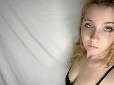 EllieMelts Public  9টি ছবি