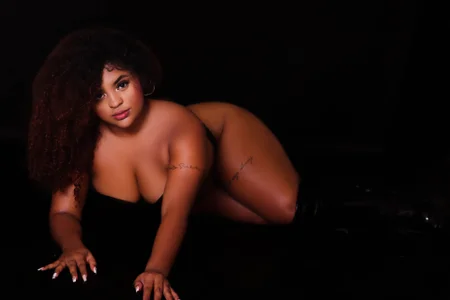 Your most irresistible craving🍒 de jones_maddy_  2 Imagens