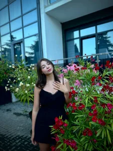 Beg_me_now Have you looked? Now think about what lies behind what the prince sees. Pic 9