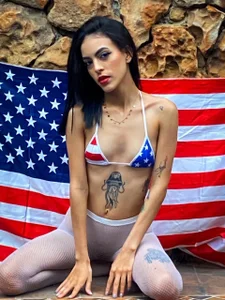 LilitRobins What explodes is my body for you 💥💦 Happy 4th July 💙♥️ Bilde 3