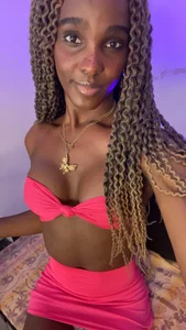 LuanaRisqueAm I shy or a whore?😈😇💦🔥 Bild 3