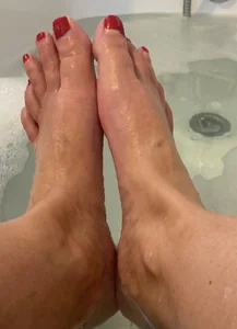 X-Victoria-X Feet lovers Pic
